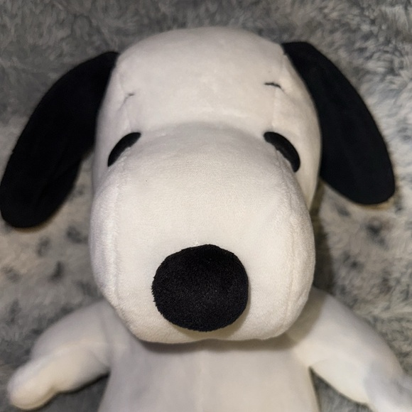 Adults or Kids Snoopy Plushie from the early 1999-2003 days! In great condition - Picture 5 of 7